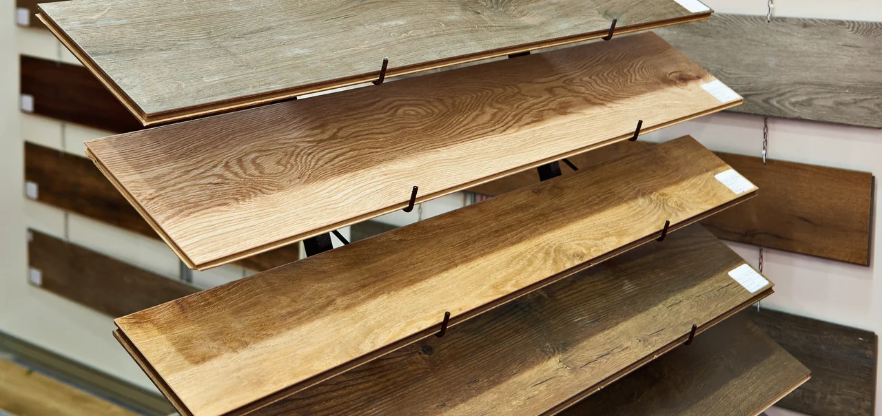 Laminat - Proben von Laminat Holzplatten im store - Stock-Fotografie