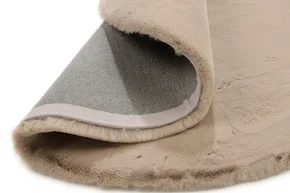 Produktbild, runder Hochflor Teppich gefaltet, zeigt deutlich den langen weichen Flor - Produktbild, runder Hochflor Teppich gefaltet, zeigt deutlich den langen weichen Flor